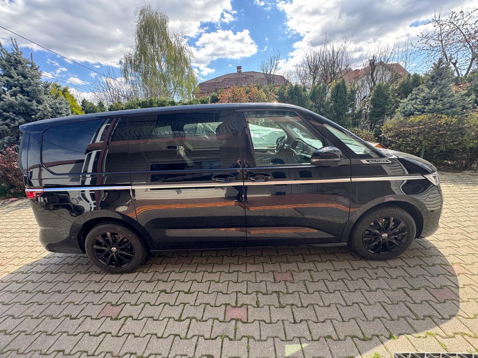 Volkswagen Multivan închiriere Van Rent